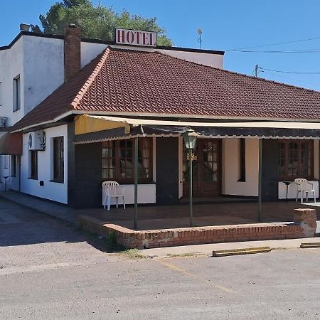 Hotel Y Restaurant Don Quijote Macachín エクステリア 写真