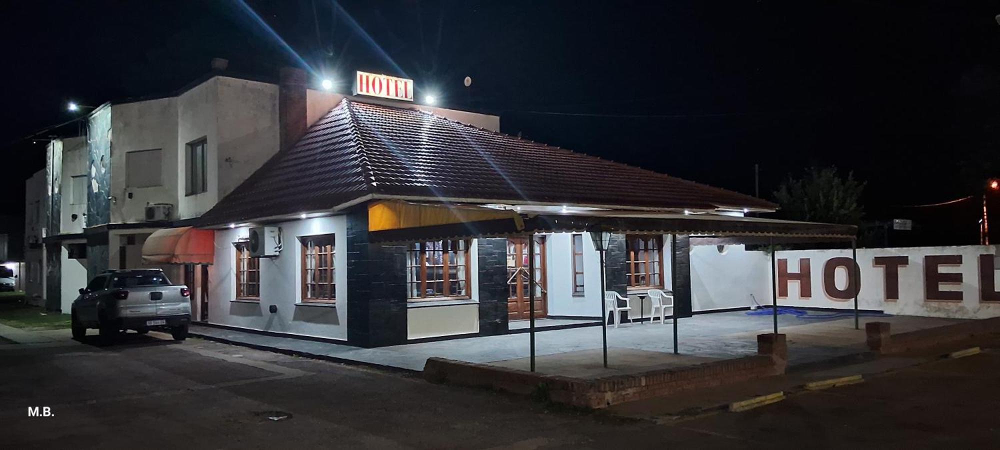 Hotel Y Restaurant Don Quijote Macachín エクステリア 写真