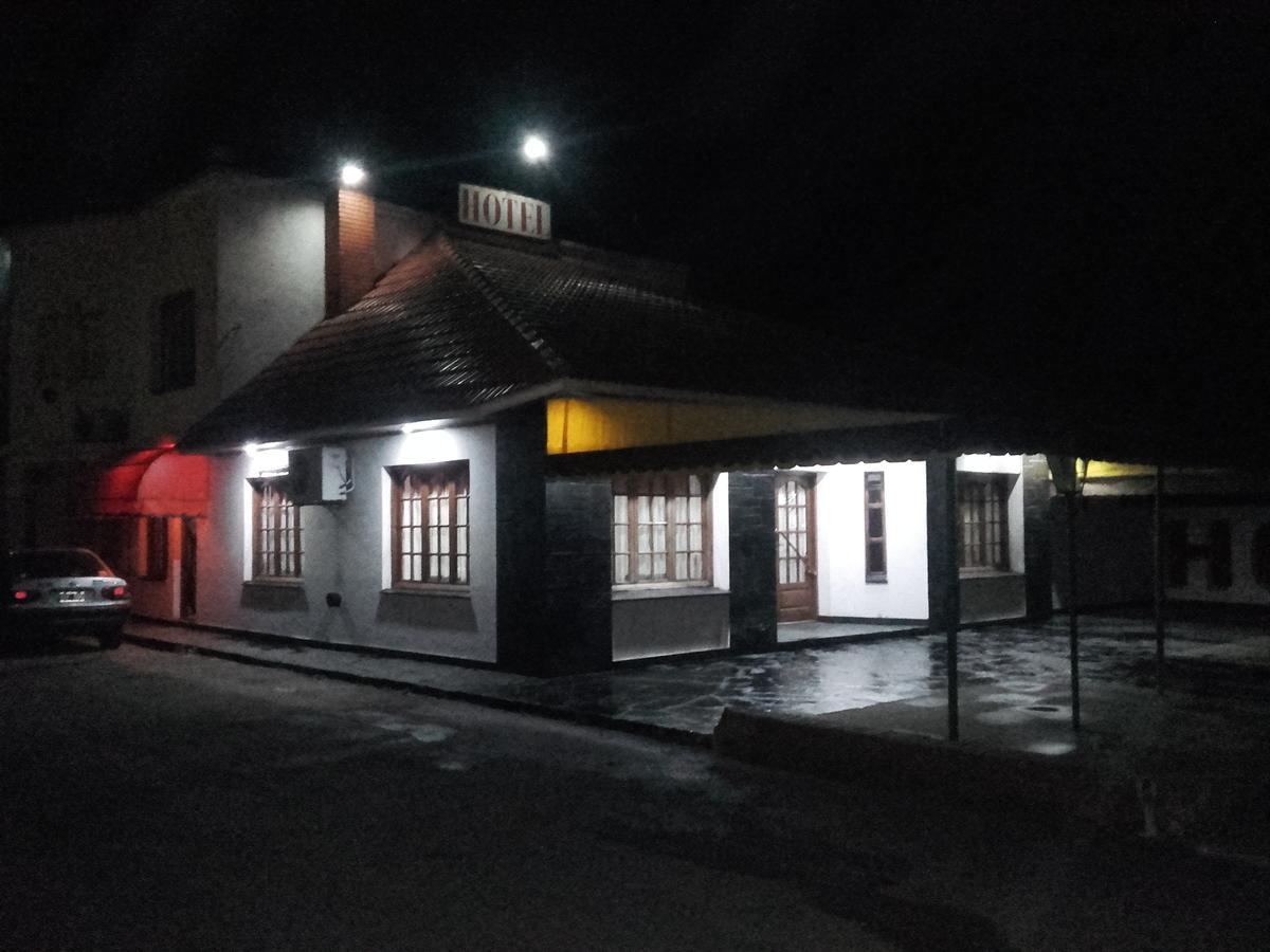 Hotel Y Restaurant Don Quijote Macachín エクステリア 写真